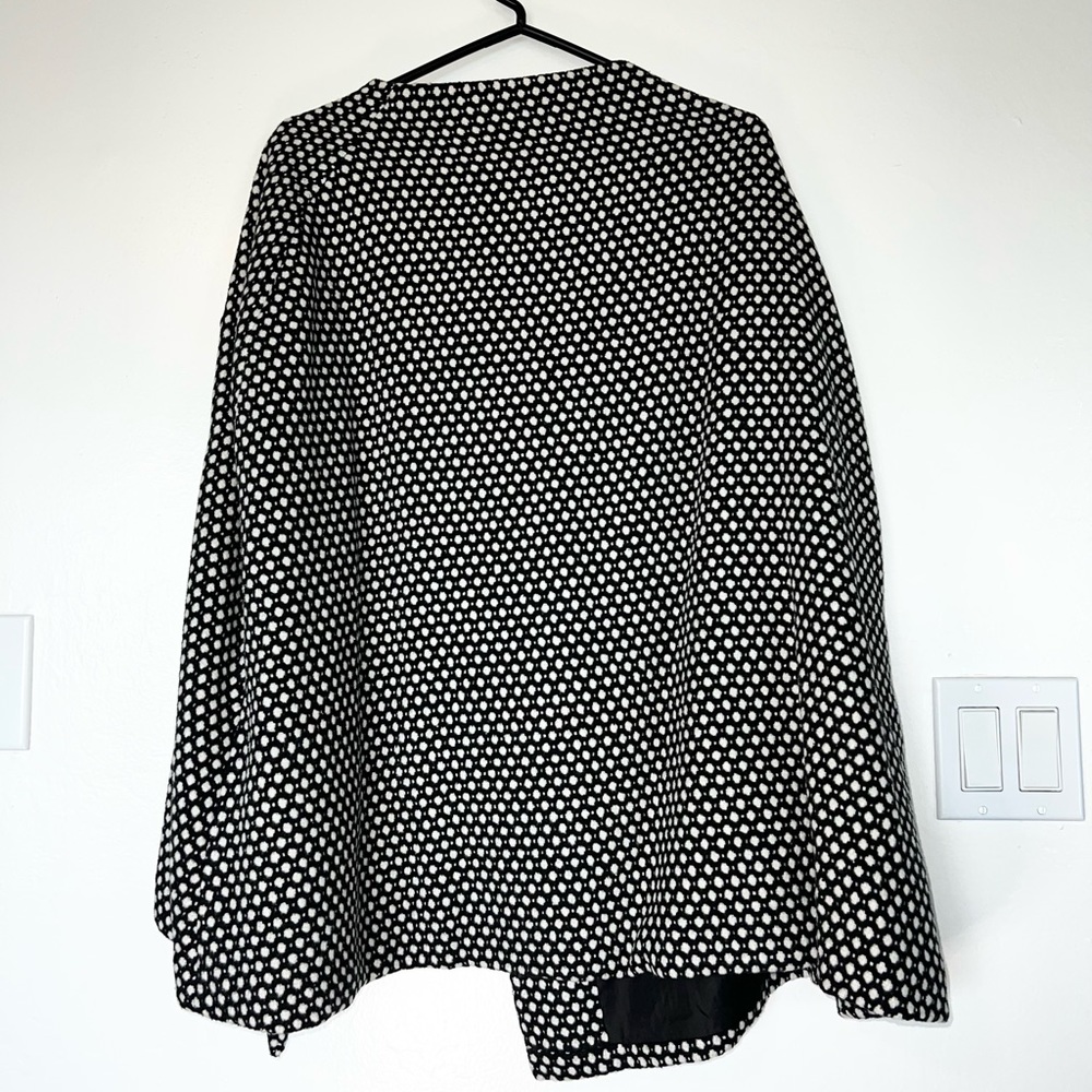 Poncho - Picture 5 of 6